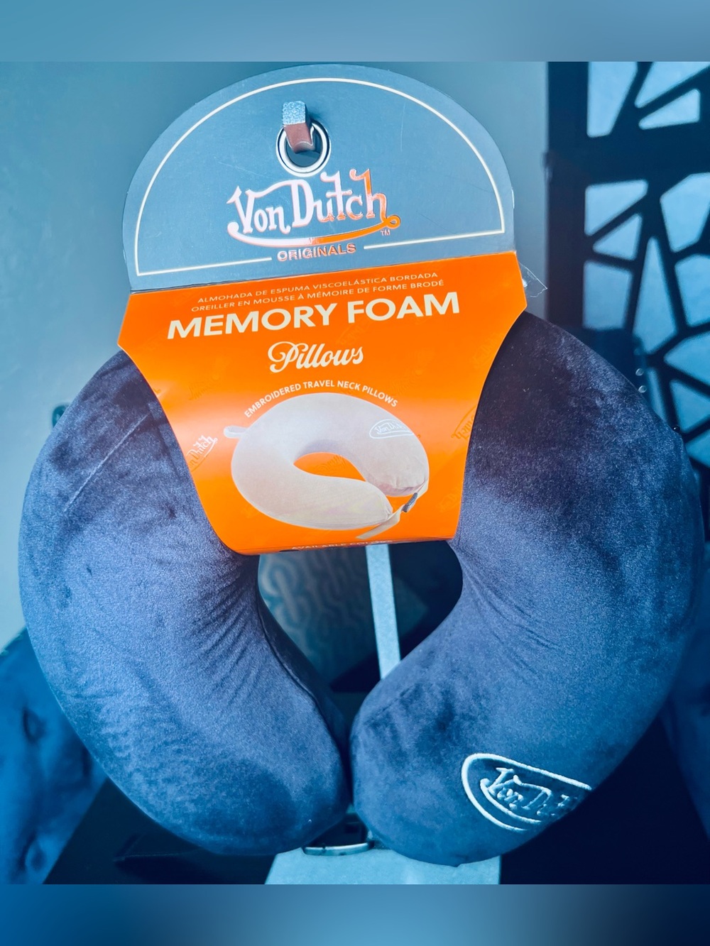 Von Dutch Classic Memory Foam Travel Neck Pillow- Pink OR Black. NWT - Picture 3 of 15
